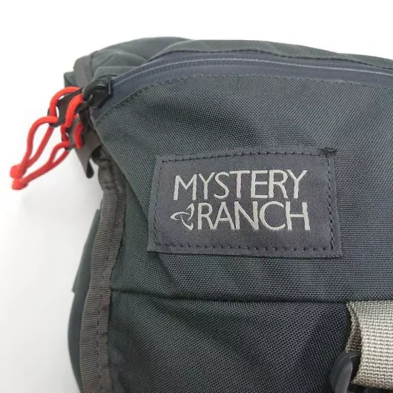 Beautiful, popular model Mystery Ranch Invader body bag, large capacity, gray.