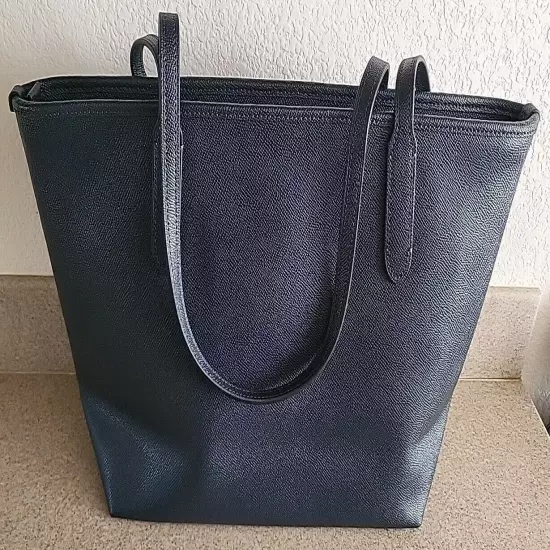 NWT Coach Navy Leather Tote Bag Is Your New Fall Favorite