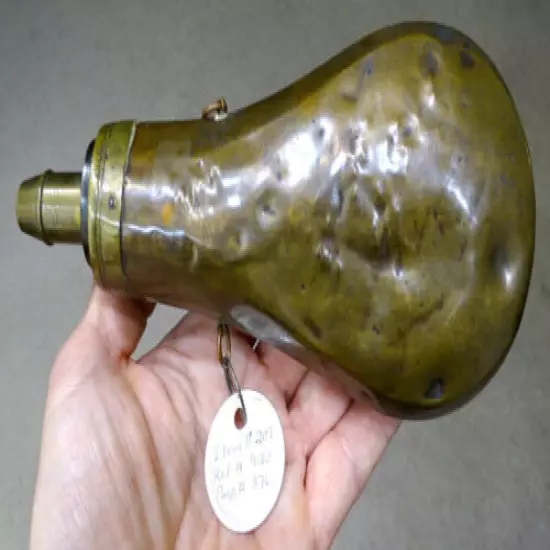 ANTIQUE Sykes HUNTING DOG Brass Copper CIVIL WAR Era BLACK POWDER FLASK Horn