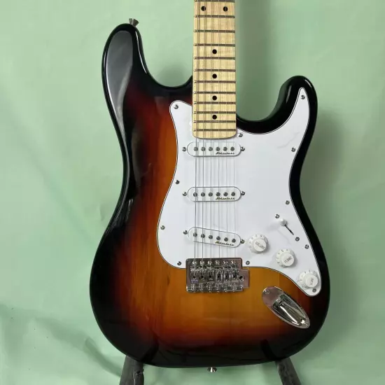 sunburst ST electric guitar SSS pickup Maple Fingerboard Fast delivery