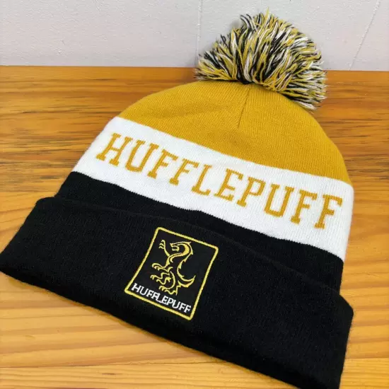 Harry Potter Universal Studios Yellow and Black Hufflepuff Crest Beanie Hat OS