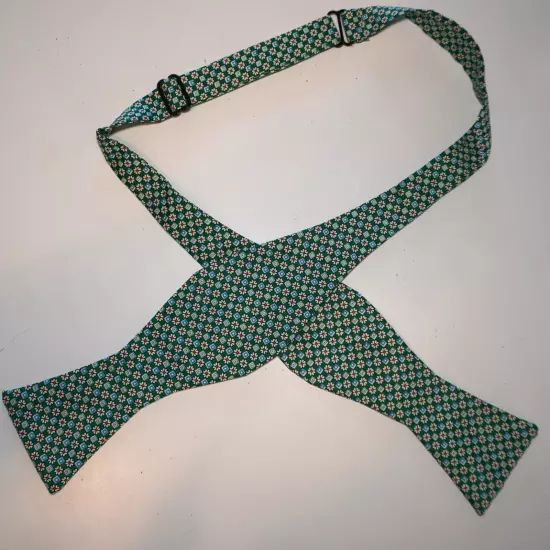 NEW MEN'S GREEN FLOWER PRINT BOW TIE