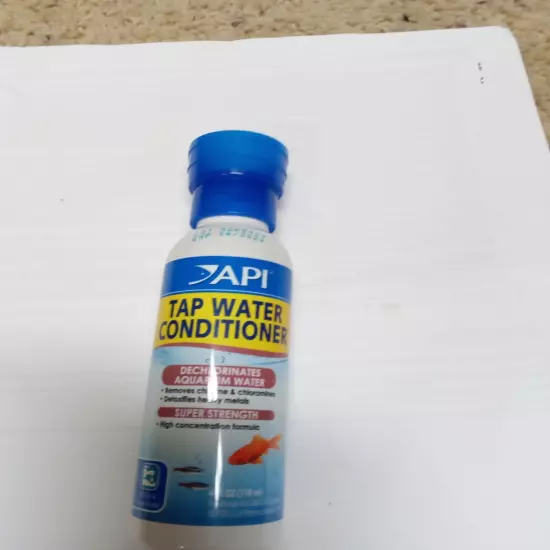 API TAP WATER CONDITIONER Aquarium Water Conditioner 4-Ounce Bottle Exp: 4/2029