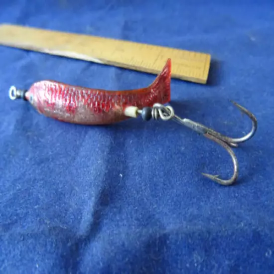 A SCARCE VINTAGE UNNAMED ALLCOCK'S CELLULOID TIT-BIT FISHING LURE