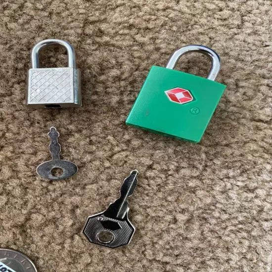 4 locks, 2 are TSA Approved Travel Locks and 2 smaller locks. 7 keys+lanyard