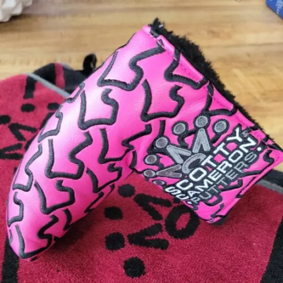 Scotty Cameron 2019 Valentines Day Pink Wave Dog Blade Head cover - NNIB. 