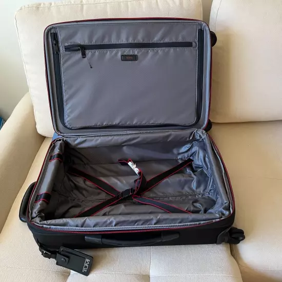 TUMI Aerotour Unisex International Expandable 4-Wheel Carry-On - Black