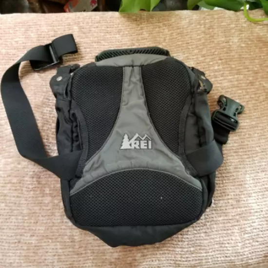 REI Hiking Waist/Lumbar Bag Missing Shoulder strap and has a small rip in strap.