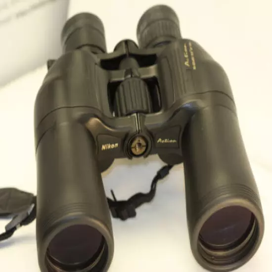 Nikon Action 10-22 x 50...ZOOM...binoculars...bright & clear...powerfull