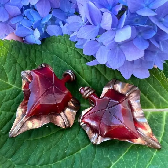 Vintage - Gerda Lynggaard - Wine Resin Copper Leaf Earrings