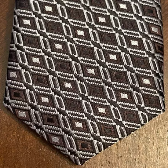 Van Heusen Brown Hand Made 100% Polyester Men’s Neck Tie Made In China