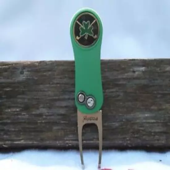 Irish Club Cross Ball Marker w Divot Tool - Green Pitchfix