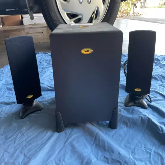 computer speakers with center base