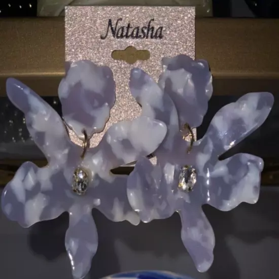 Natasha collection Mother-of-pearl acetate lily earring with crystal sphere NWT 