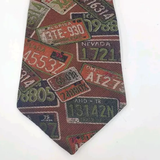 Je suis Vtg Mens Necktie Tie Brown License Plates All Over - 55"