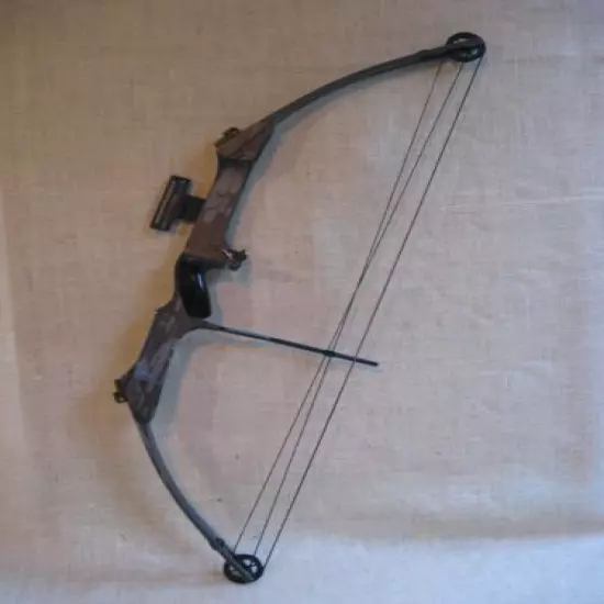 Hoyt Gamegetter Vintage Compound Bow with Cobra Sight & Arrow Rest – Right Hand