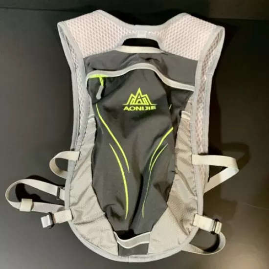 Aonijie Hydration Vest Backpack 2L Bladder Pocket No Bladder Included