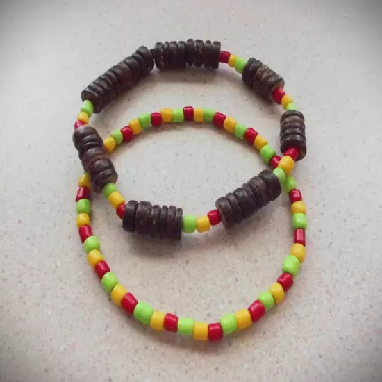 7.5 - 8" MEN'S RASTA SMALL SEED BEADED STRETCH BRACELET NEW *USA