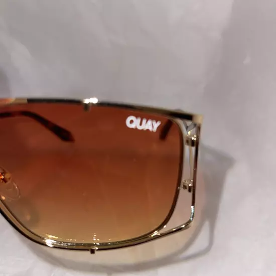 NWT Rare Quay Baddie Behavior Oval Aviator Sunglasses Gold Pink Brand