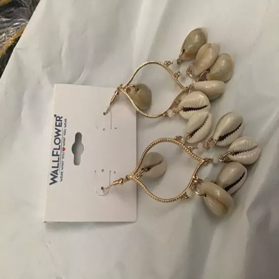 Wallflower "seashell" Earrings