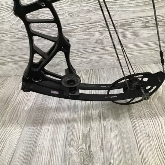 Bowtech Realm X Left handed 50-60 pound Black