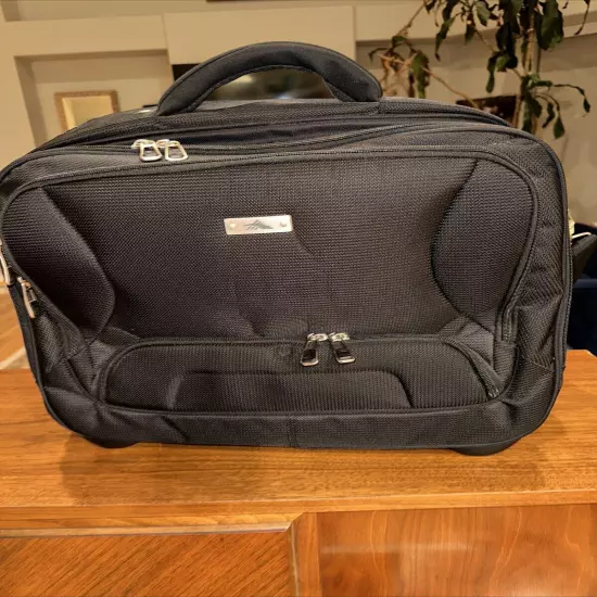 High Sierra Integral Wheeled Computer Briefcase / Laptop Bag - NEW