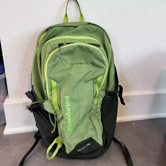 Patagonia Refugio 28L Pack supply Green multi compartment backpack school hiking