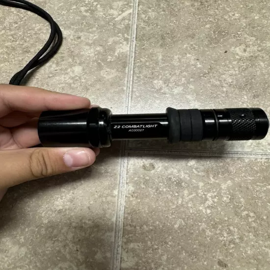 Surefire Z2 Combat Light Flashlight A030027 Clean ￼ Read