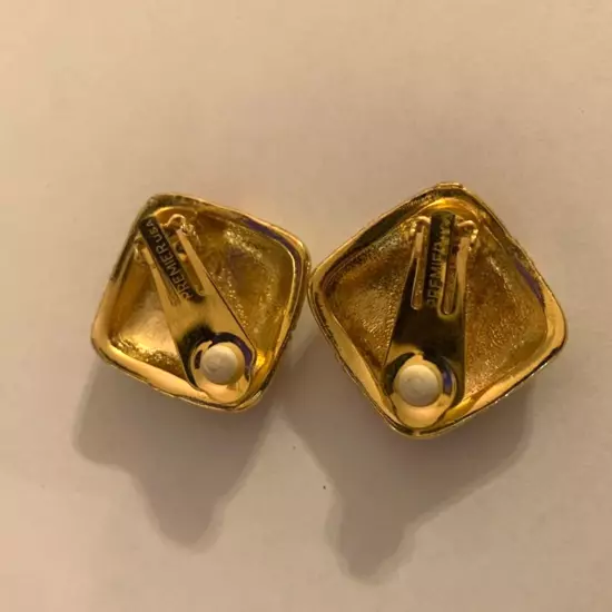 Premier USA VTG Red White And Gold Tone Square Clip On Earrings