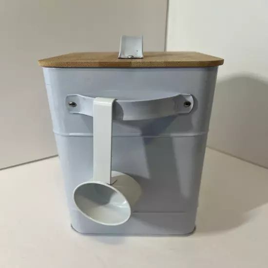 WHITE TIN LAUNDRY DETERGENT CANISTER w/WOODEN LID & TIN SCOOP-LOADS of FUN!