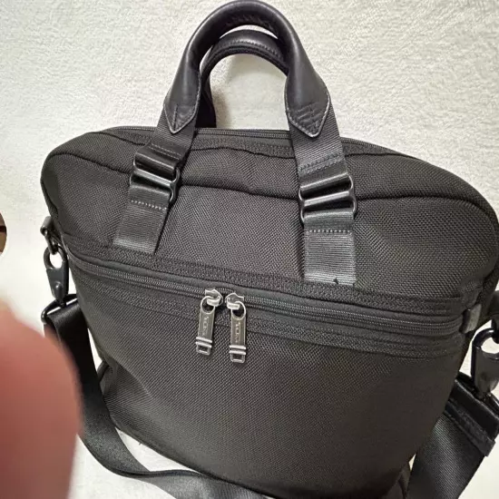 Tumi Business Bag Can Be Worn Over The Shoulder