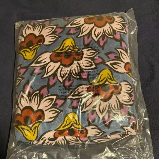 Vera Bradley Fleece Travel Blanket - NWT