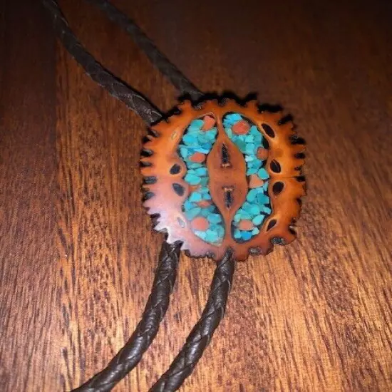 Vintage Country Western Walnut Shell Turquoise Spiny Oyster Bolo Tie Jewelry