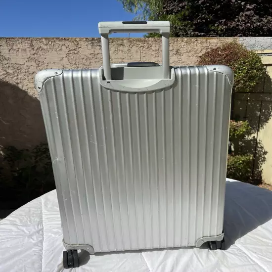 Rimowa Topaz XL 32” 4 Wheel Spinner Aluminum Hardshell Travel Check In Suitcase