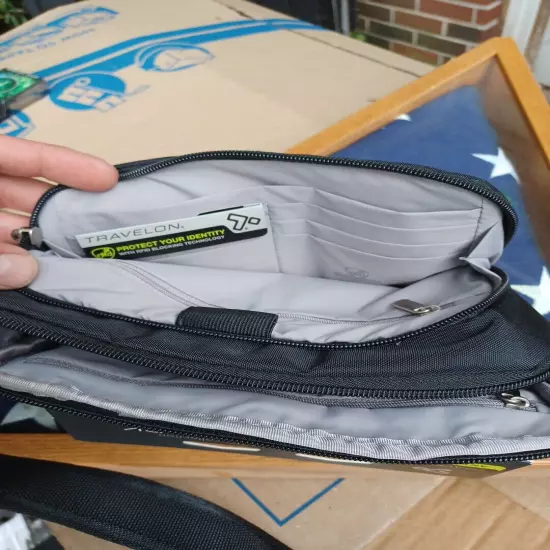 TRAVELON Anti-Theft Classic Waist Pack