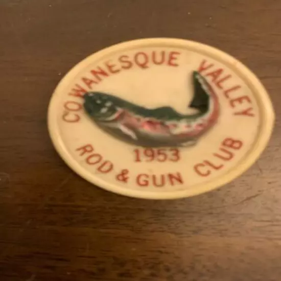 ORIGINAL VINTAGE 1953 COWANESQUE VALLEY ROD & GUN CLUB PIN BADGE WITH FISH