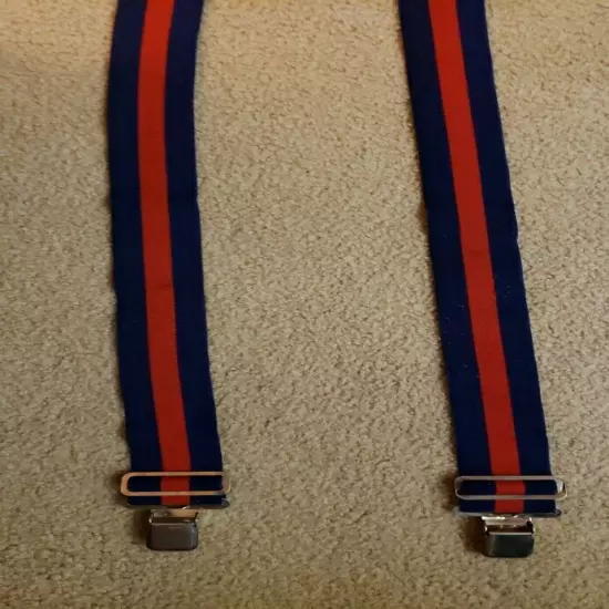 PRE-OWNED MENS ADJUSTABLE RED AND BLUE CLOTH SUSPENDERS WITH METAL SNAP CLASPS