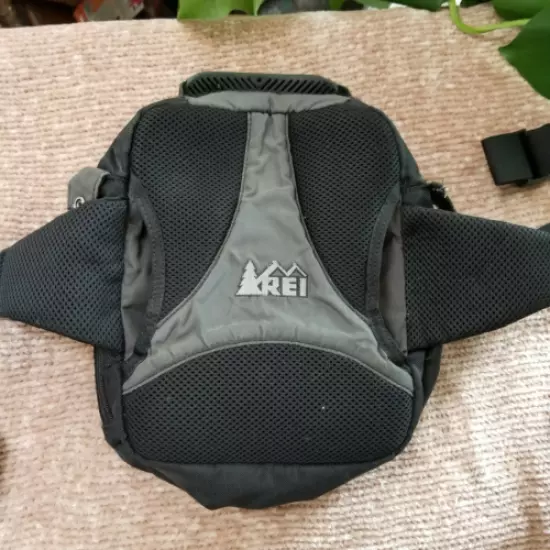 REI Hiking Waist/Lumbar Bag Missing Shoulder strap and has a small rip in strap.