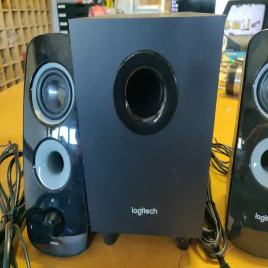 Logitech Z323 Computer/Laptop Speaker System Black Includes All Cords Subwoofer