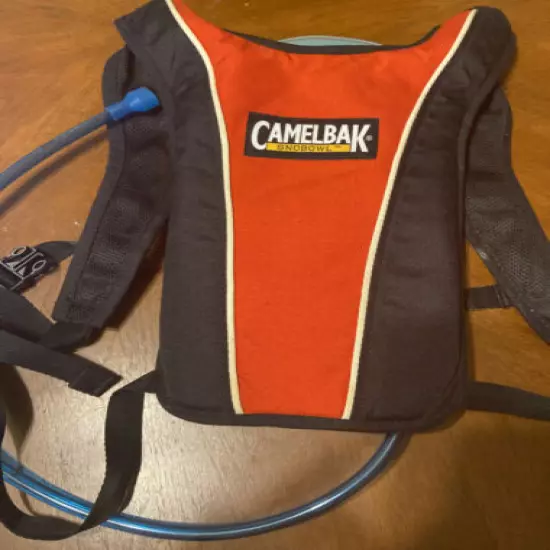 CAMELBAK "SNOBOWL" HYDRATION PACK - 1.5L IN BLACK/ RED W/BLADDER - EUC