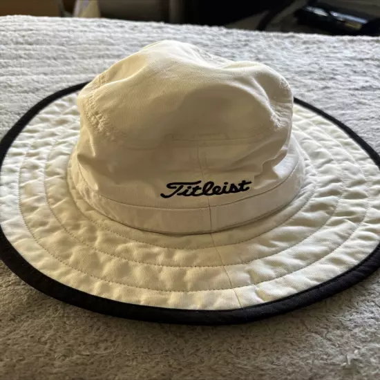 White Titleist Golf Bucket Hat Size S/M Adjustable