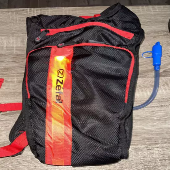 Zefal Smart Light-Up Hydration Bag