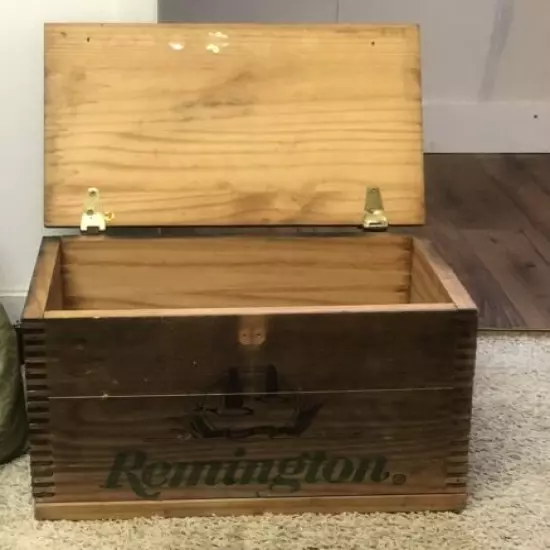 Remington UMC Club Shell Ammunition Box with Flying Duck Scene Remington Country