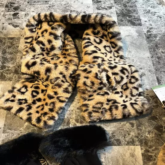 Cheetah Print Winter Set (2 Pairs Gloves, Hat, Scarf)