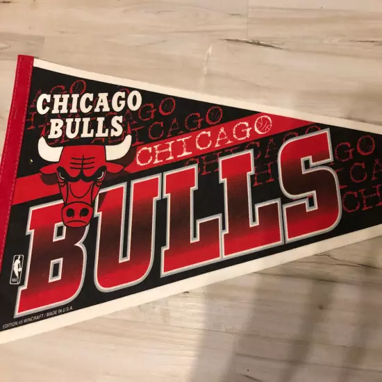 VINTAGE Chicago Bulls 1990's Full Size Wincraft Edition #5 Pennant Jordan Puppen