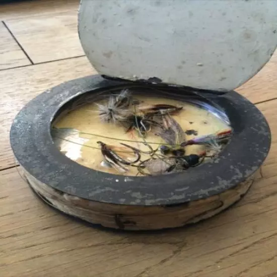 OLD UNUSUAL VICTORIAN JAPANNED FLY/CAST FISHING TIN.