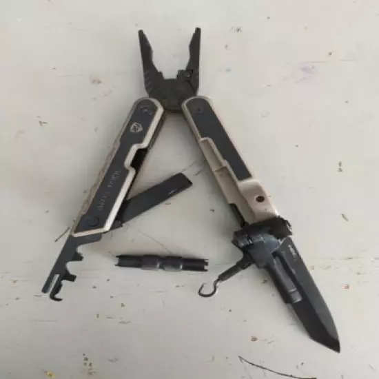 Real Avid Original AR 15 Multi-Tool With Knife Screwdriver Takedown