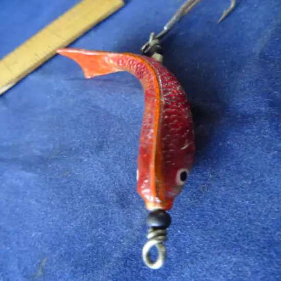 A SCARCE VINTAGE UNNAMED ALLCOCK'S CELLULOID TIT-BIT FISHING LURE