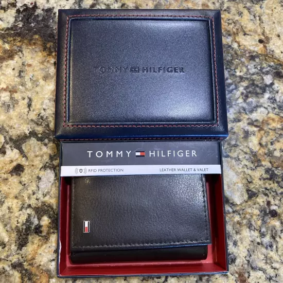 Tommy Hilfiger Men’s Tri Fold Leather Wallet