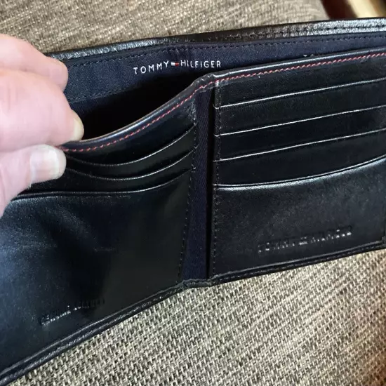 Tommy Hilfiger Mens Black Leather Card Holder Money ID Credit Slim Wallet Signed